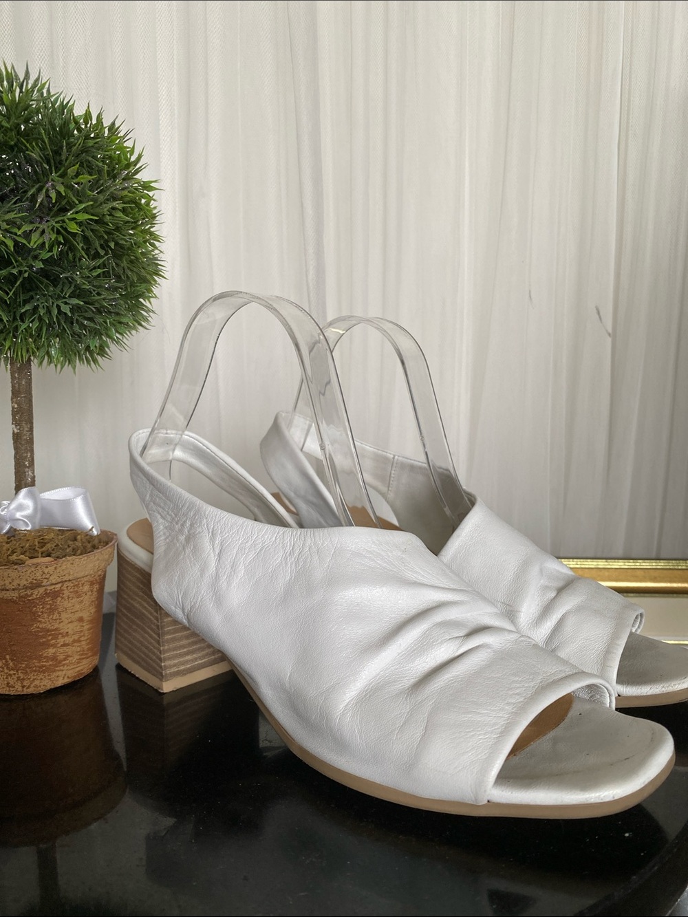 Bueno Women’s White Slingback Open-Toe Block Heel Soft Leather Sandals Size 10